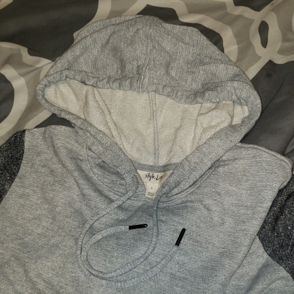 Gray shimmery sweatshirt - Picture 2 of 6